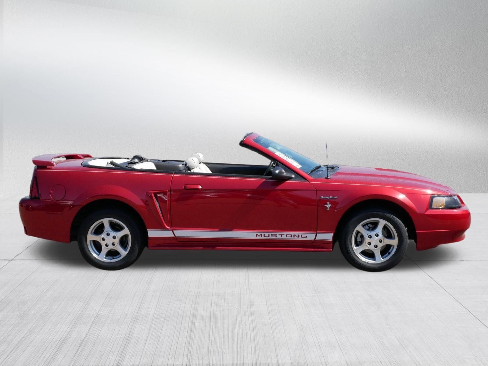Used 2002 Ford Mustang Convertible RWD image 8