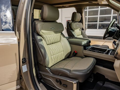 Used 2026 Ford F450 Platinum w/ Platinum Plus Package image 32