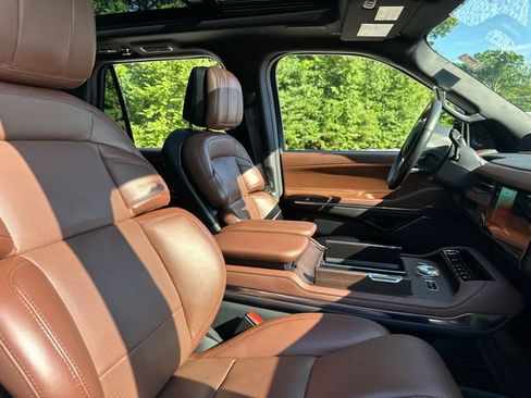 Used 2025 Lincoln Navigator L Reserve AWD/4WD image 17