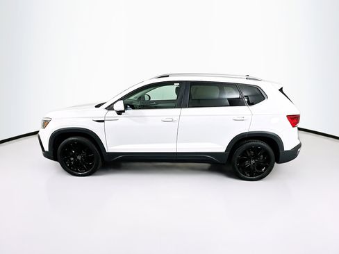 Used 2024 Volkswagen Taos SE image 4