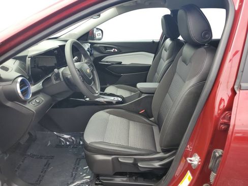Used 2025 Chevrolet Trax LT FWD image 20