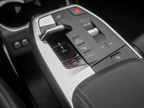 Used 2025 BMW X2 xDrive28i w/ Convenience Package image 15