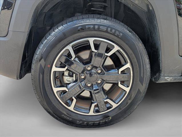 Used 2023 Jeep Renegade Latitude AWD/4WD image 9