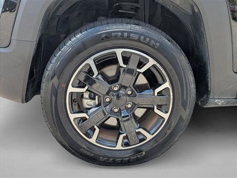 Used 2023 Jeep Renegade Latitude AWD/4WD image 9