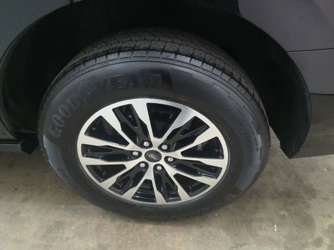 Used 2025 Ford Expedition Platinum AWD/4WD image 16