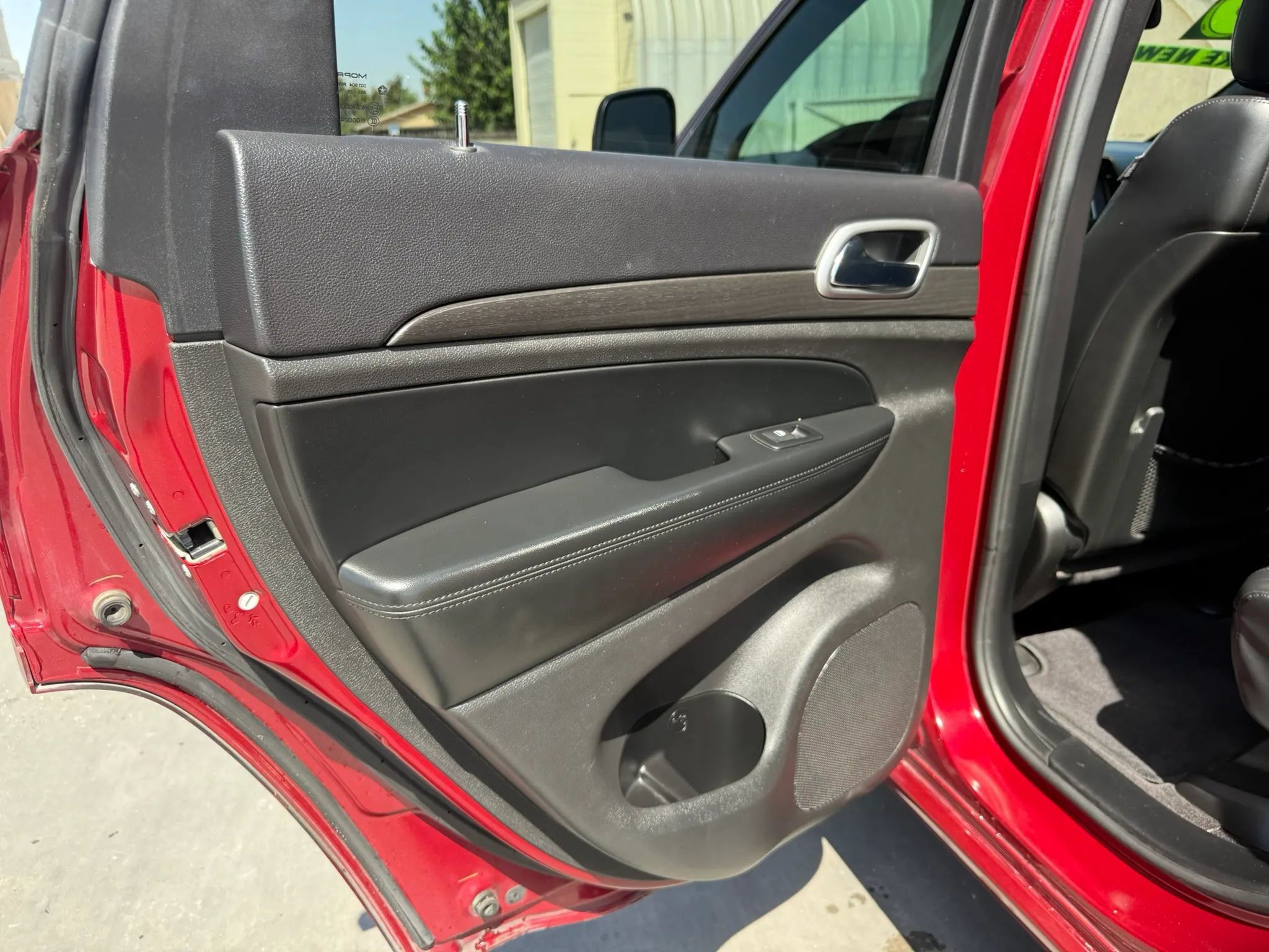 Used 2015 Jeep Grand Cherokee Altitude RWD image 10