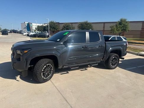 Used 2025 Toyota Tacoma TRD Sport AWD/4WD image 7