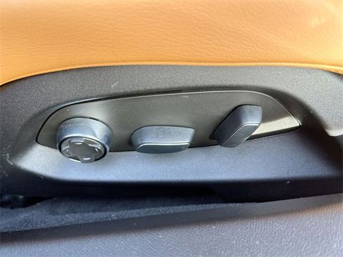 Used 2021 Chevrolet Corvette Stingray w/ Z51 Performance Package image 16