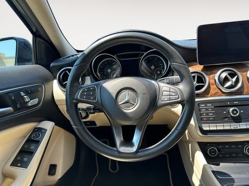 Used 2019 Mercedes-Benz GLA 250 4MATIC image 12