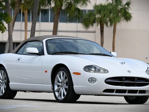 Used 2006 Jaguar XK8 XK8 2dr Convertible image 38