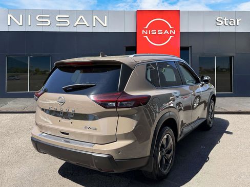 Used 2024 Nissan Rogue SV w/ SV Premium Package AWD/4WD image 4