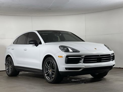 Certified 2023 Porsche Cayenne Platinum Edition image 9