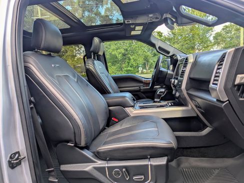 Used 2015 Ford F150 Platinum w/ Equipment Group 701A Luxury AWD/4WD image 9