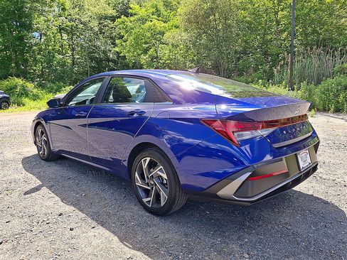 Used 2025 Hyundai Elantra SEL w/ Cargo Package FWD image 22