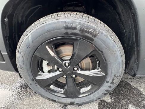 Used 2023 Jeep Cherokee Altitude Lux image 20