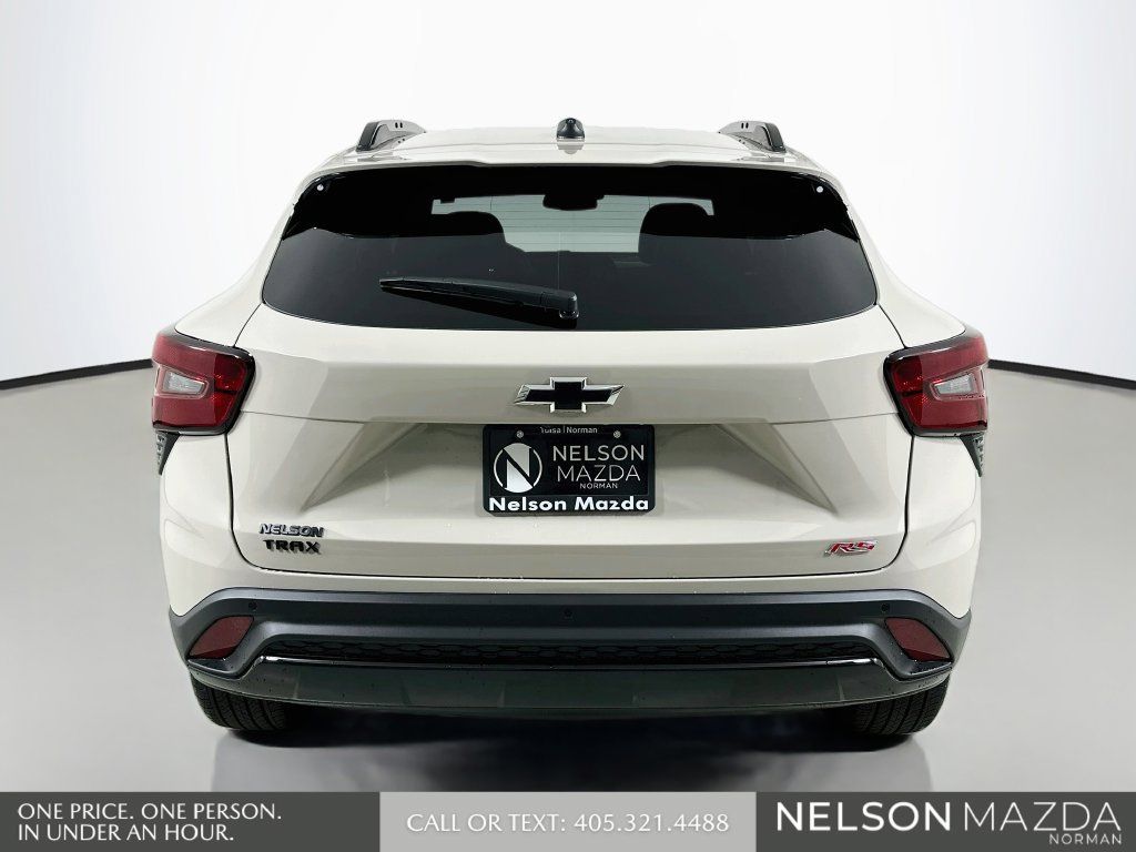 Used 2026 Chevrolet Trax RS w/ Sunroof Package FWD image 7