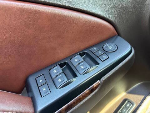 Used 2019 Chevrolet Suburban Premier AWD/4WD image 35