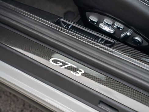 Certified 2018 Porsche 911 GT3 RWD image 12