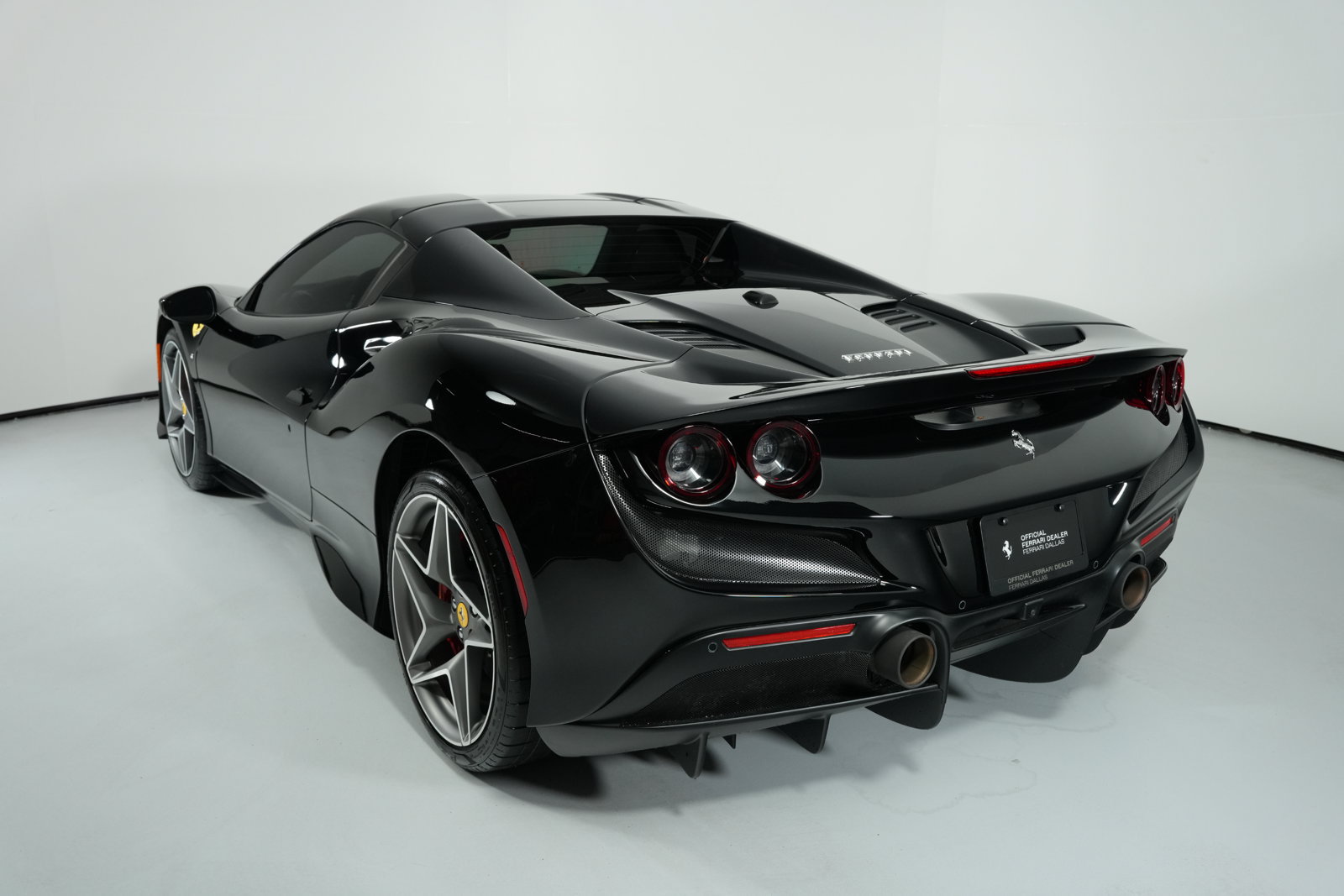 Used 2022 Ferrari F8 Spider RWD image 11