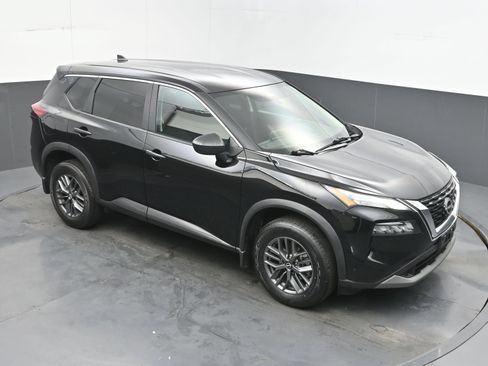 Used 2023 Nissan Rogue S FWD image 29