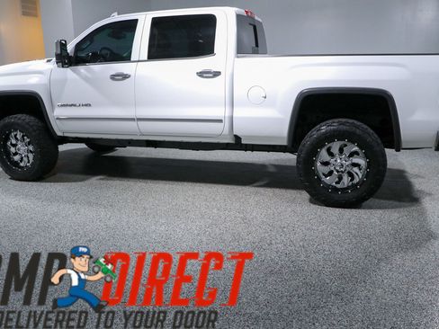 Used 2016 GMC Sierra 2500 Denali w/ Duramax Plus Package AWD/4WD image 10
