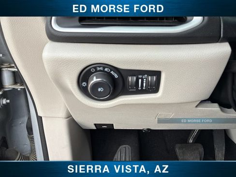 Used 2024 Chrysler Pacifica Touring-L FWD image 31
