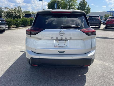 Used 2025 Nissan Rogue SV FWD image 5