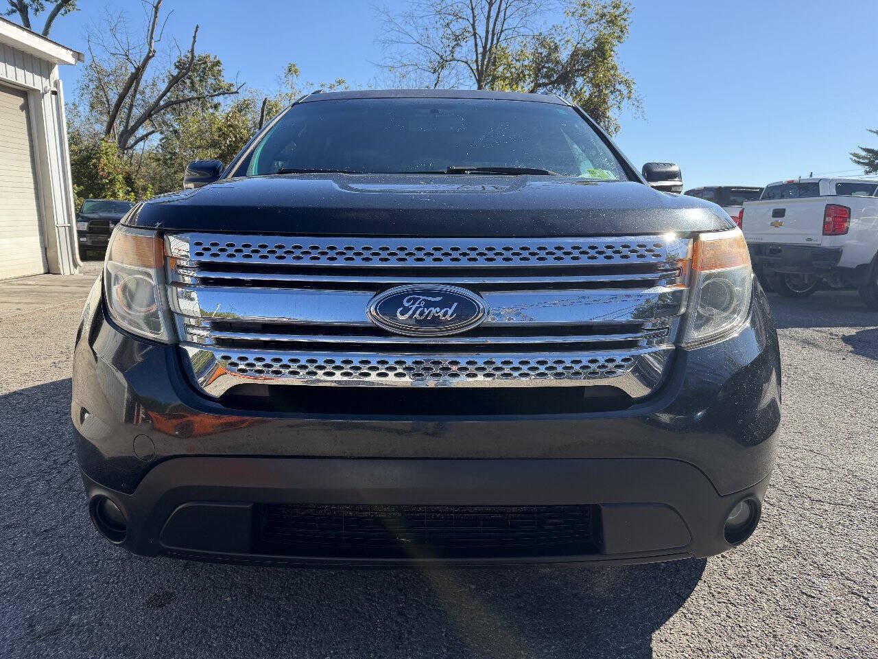 Used 2015 Ford Explorer XLT w/ Equipment Group 202A AWD/4WD image 2