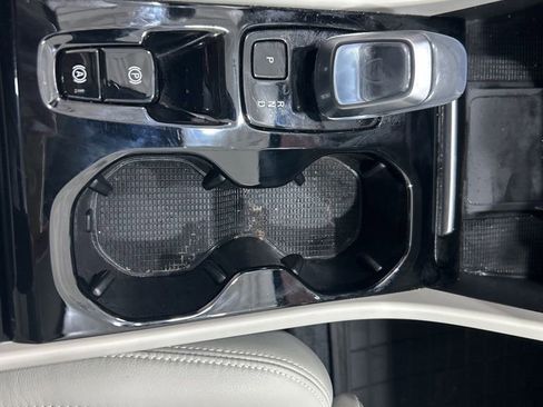 Used 2024 Volvo XC40 B5 Plus w/ Protection Package Premier image 23