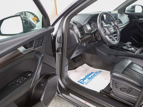 Used 2023 Audi Q5 2.0T Premium w/ Convenience Package image 3