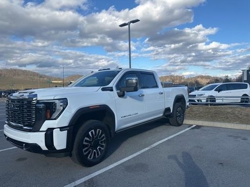 Used 2024 GMC Sierra 3500 Denali Ultimate image 2