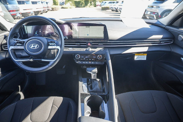 Certified 2025 Hyundai Elantra SEL FWD image 14