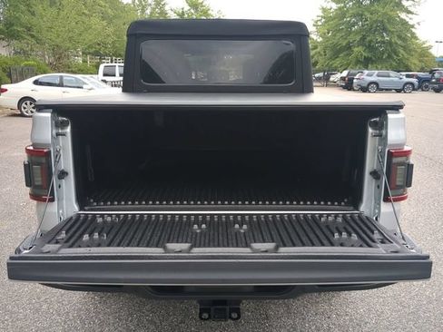 Used 2023 Jeep Gladiator Sport AWD/4WD image 12
