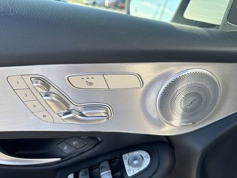 Used 2019 Mercedes-Benz GLC 300 4MATIC image 19