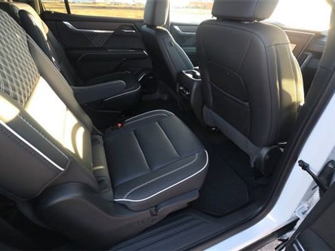 Used 2025 GMC Acadia Denali image 27