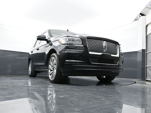 Used 2024 Lincoln Navigator Reserve AWD/4WD image 29