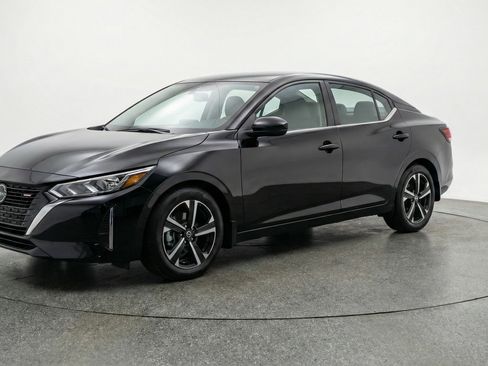 Used 2025 Nissan Sentra SV image 3