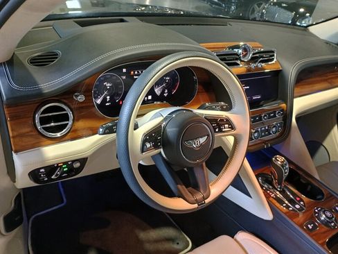 Used 2023 Bentley Bentayga AWD/4WD image 17
