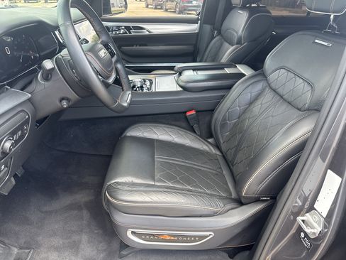 Used 2023 Jeep Grand Wagoneer Series III image 5