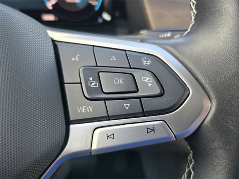 Certified 2025 Volkswagen Atlas SE w/ Black Wheel Package image 23