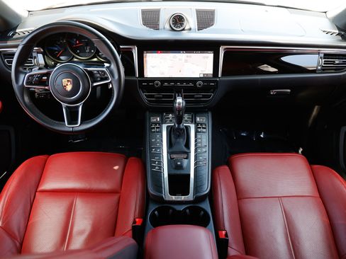 Used 2019 Porsche Macan AWD/4WD image 2