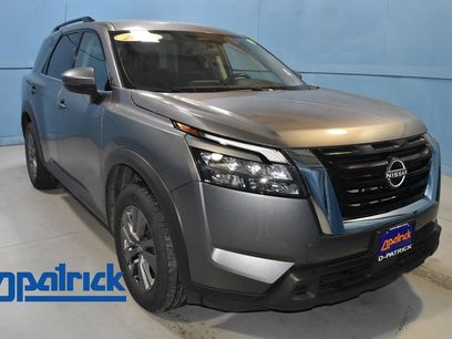 Used 2024 Nissan Pathfinder SV
