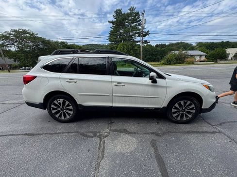Used 2017 Subaru Outback 3.6R Limited AWD/4WD image 3