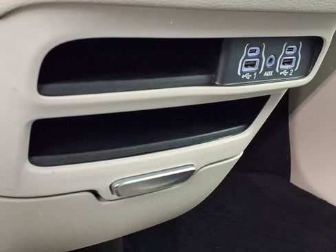 Used 2023 Chrysler Pacifica Touring-L image 26