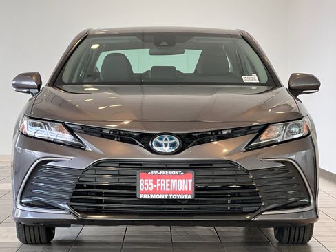 Used 2021 Toyota Camry LE image 9