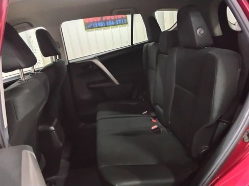 Used 2018 Toyota RAV4 LE AWD/4WD image 13