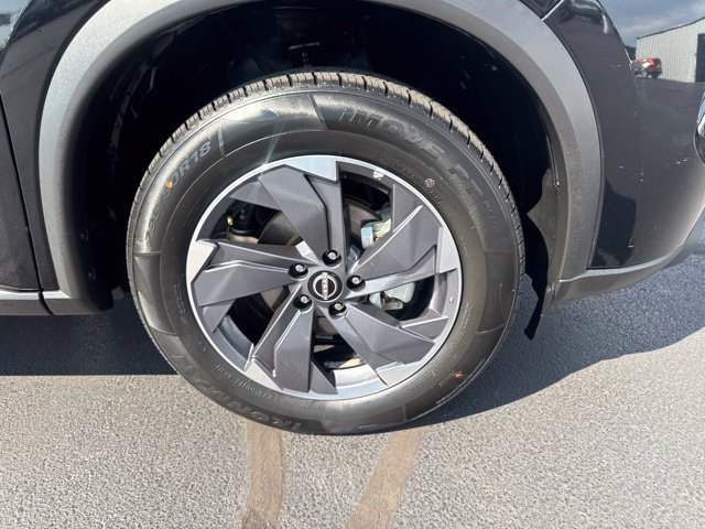Used 2025 Nissan Rogue SV FWD image 26