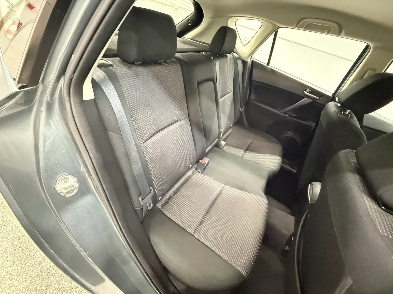 Used 2013 MAZDA MAZDA3 i Touring FWD image 38