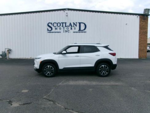 Used 2025 Chevrolet TrailBlazer LT AWD/4WD image 1