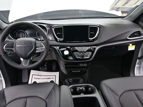 New 2025 Chrysler Voyager LX image 29